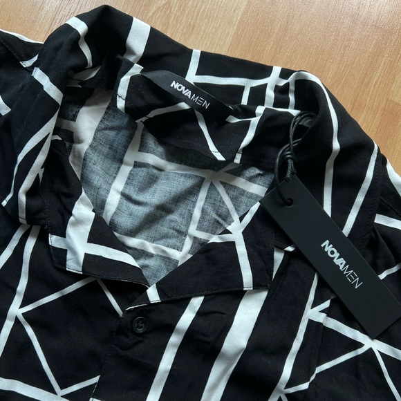 Brand new, never worn Printed short sleeve breezy button down, fashion nova men - Picture 4 of 5